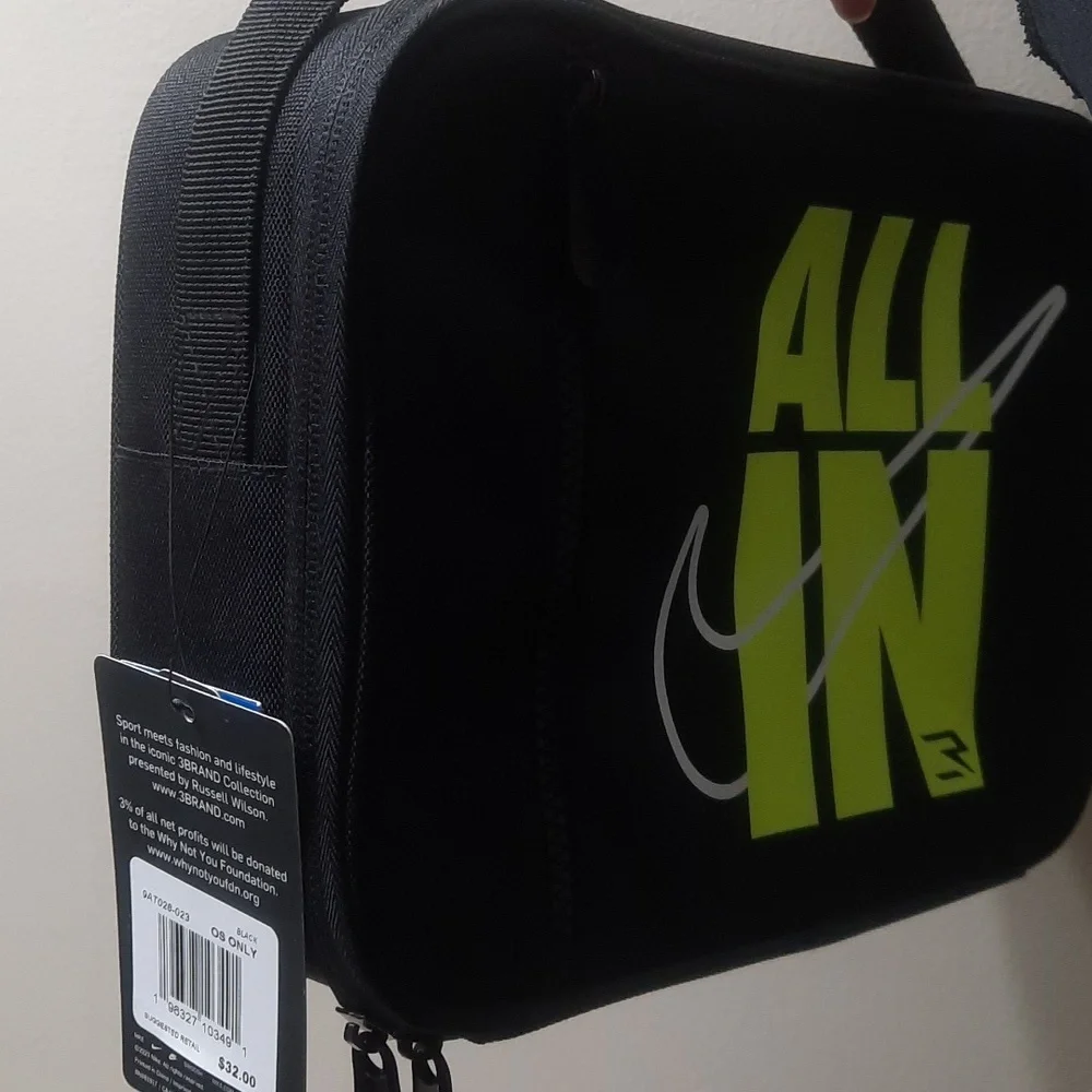 Largo Nike Signature Swoosh Logo All In Lunchbox - Picture 3 of 8
